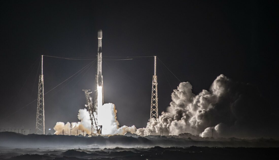 SpaceX’in Falcon 9 roketi 54 Starlink uydusunu daha yörüngeye gönderdi