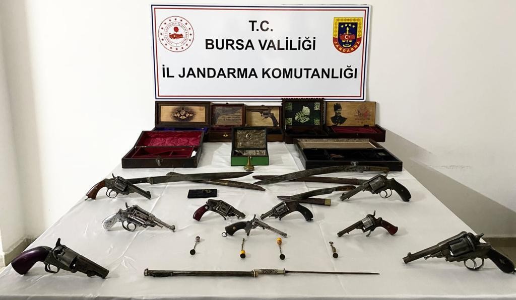Bursa’da yasadışı silah satanlara şok baskın!