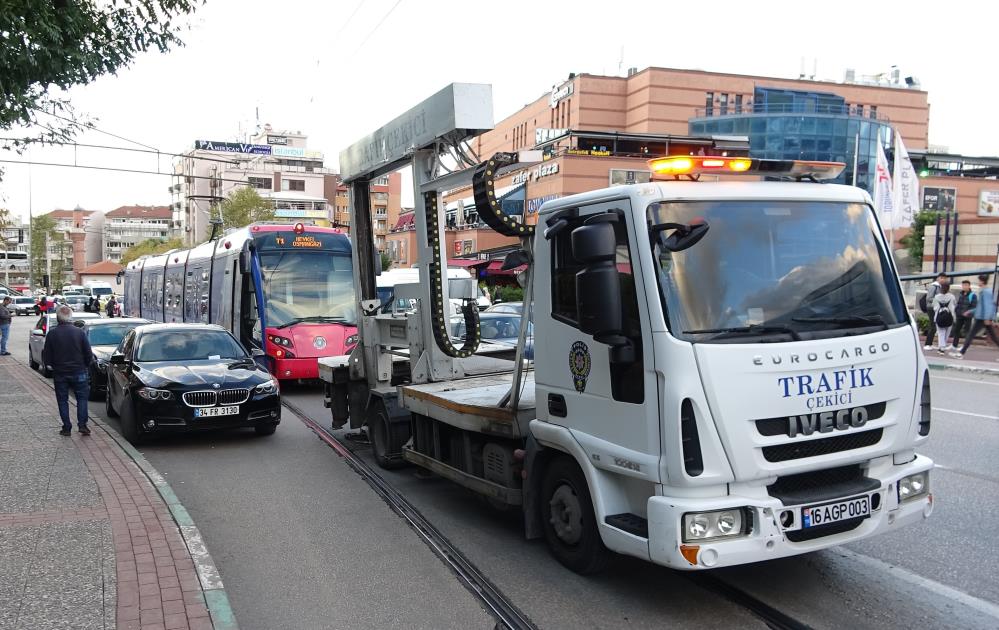 Bursa’da lüks araç trafiği altüst etti!