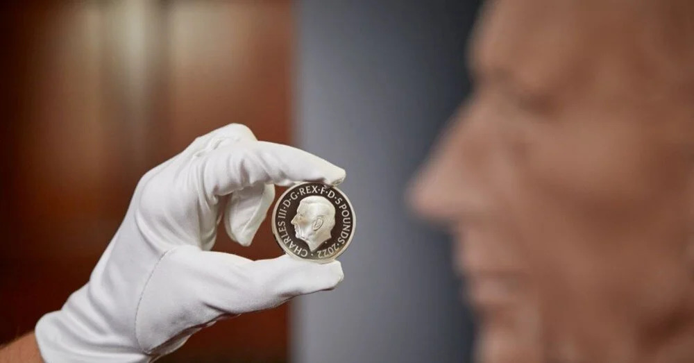Kral 3. Charles’ın portresinin tasvir edildiği ilk madeni paralar görücüye çıktı