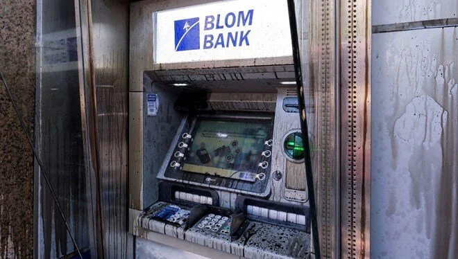 Lübnan’da bir kadın hesabından para çekmek için oyuncak tabancayla bankayı bastı