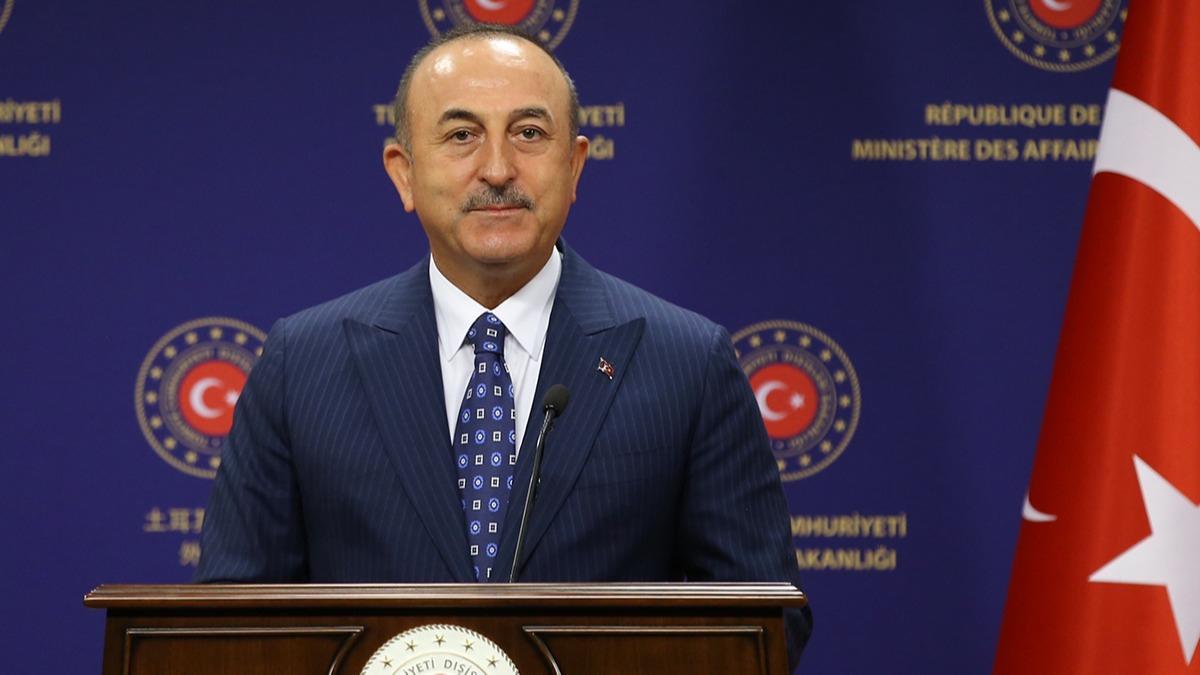 Bakan Çavuşoğlu: Macron’un Türkiye ile ilgili ifadeleri son derece talihsiz