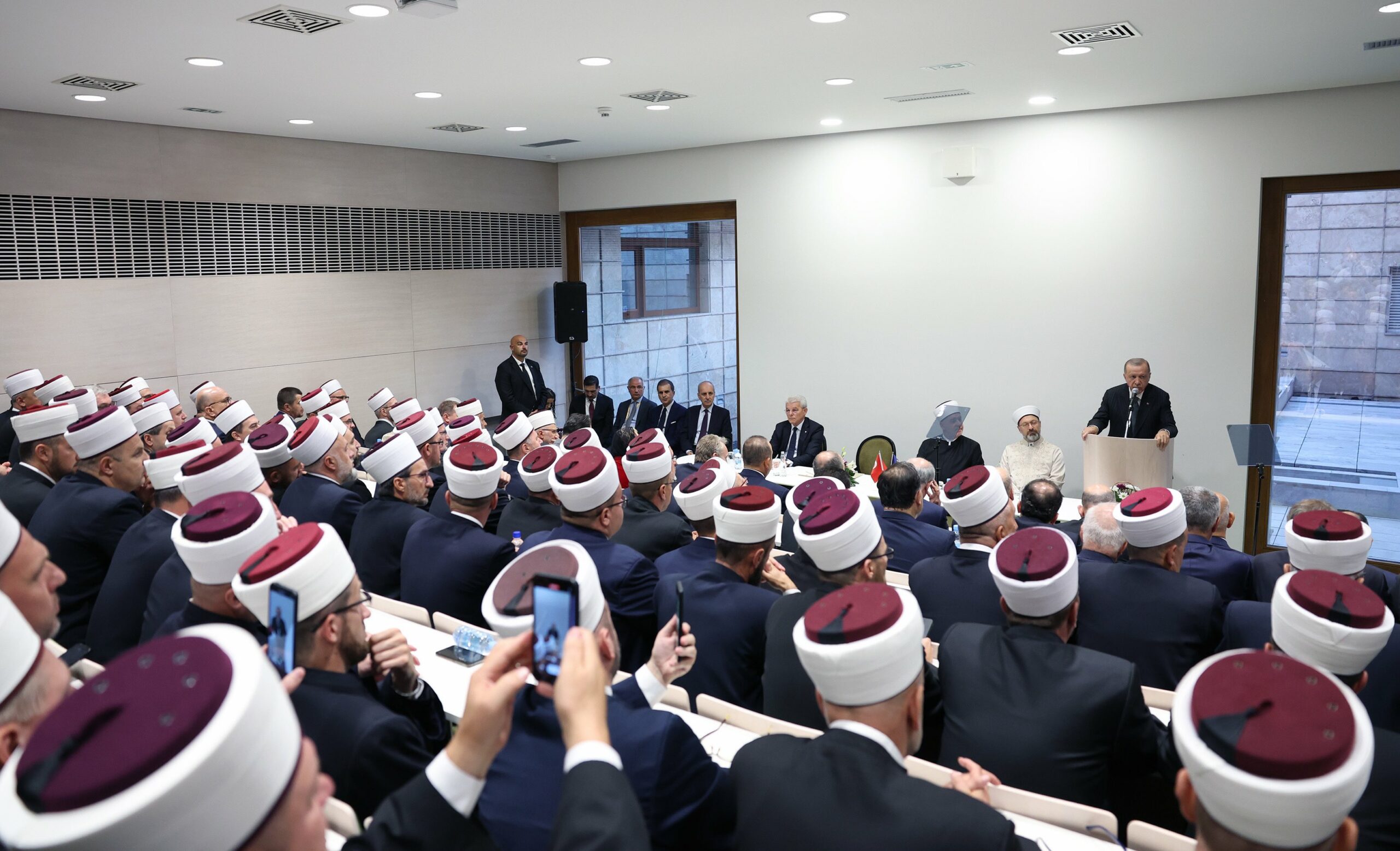 Erdoğan: Din maskesi takan eli kanlı terör örgütleriyle mücadele ediyoruz