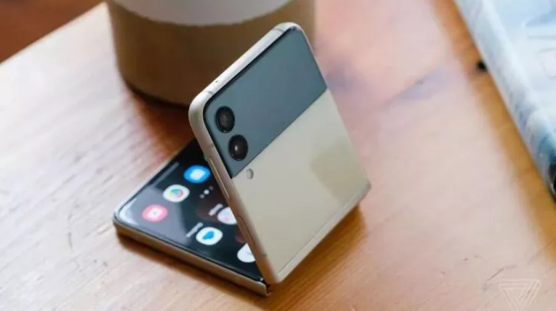 Google katlanabilir telefon, beklenenden önce çıkabilir