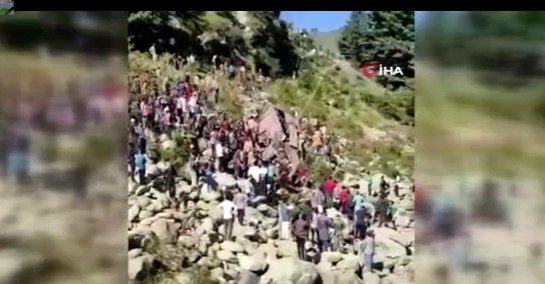 Hindistan’da minibüs şarampole yuvarlandı: 11 ölü, 25 yaralı