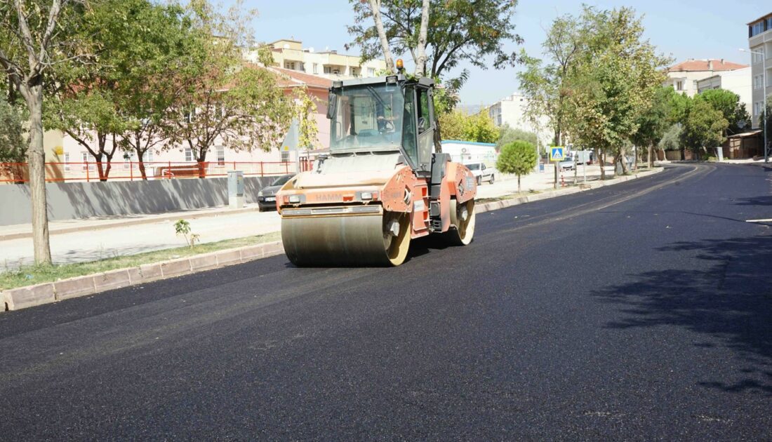 Bursa’da Karacabey’de sıra asfaltlama çalışmalarına geldi
