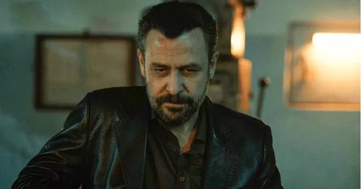 Nejat İşler’i kızdıran hareket! Uçarak yumruk attı