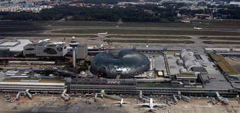 Singapur’da yolcu uçağında bomba paniği