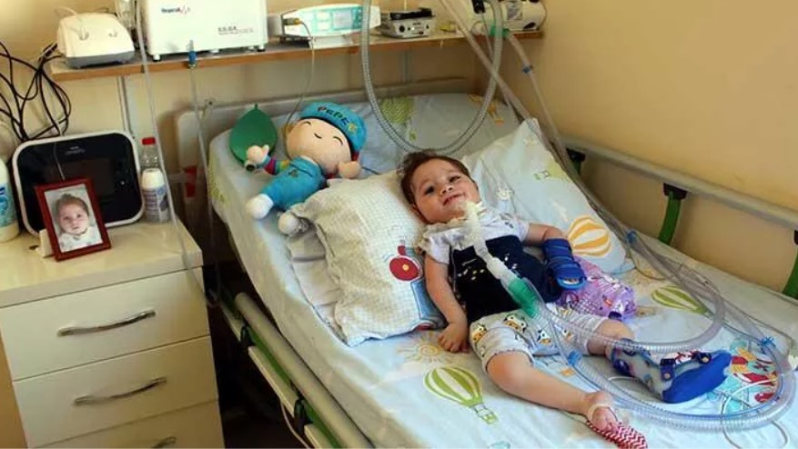 SMA’lı 13 aylık Aybars bebek, 3 kez kalp krizi geçirdi