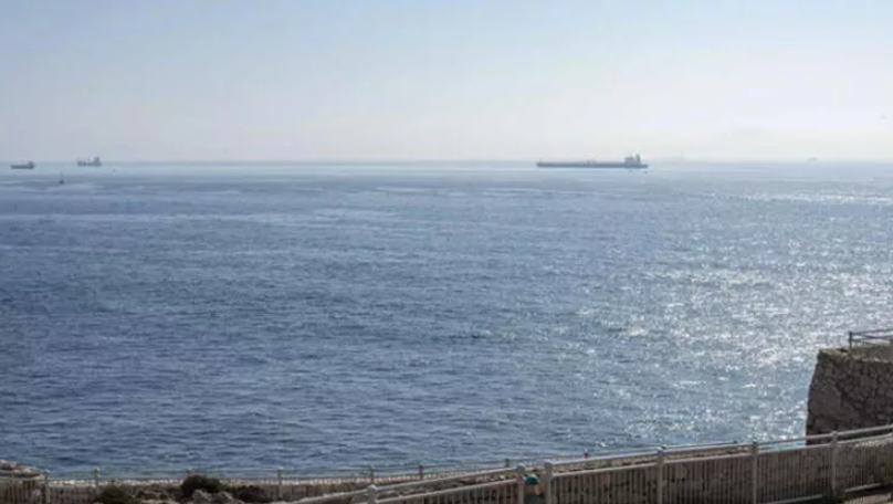 İran, 757 bin litre kaçak yakıt taşıyan yabancı gemiye el koydu