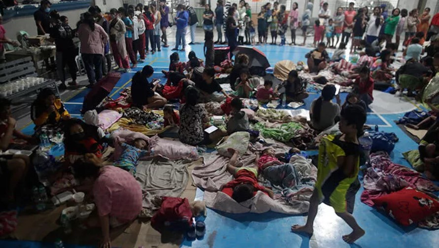 Filipinler’i Noru Tayfunu vurdu: 5 kurtarma görevlisi hayatını kaybetti!