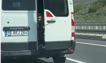Bursa’da otobanda tehlikeli yolculuk Bursa’da otobanda tehlikeli yolculuk
