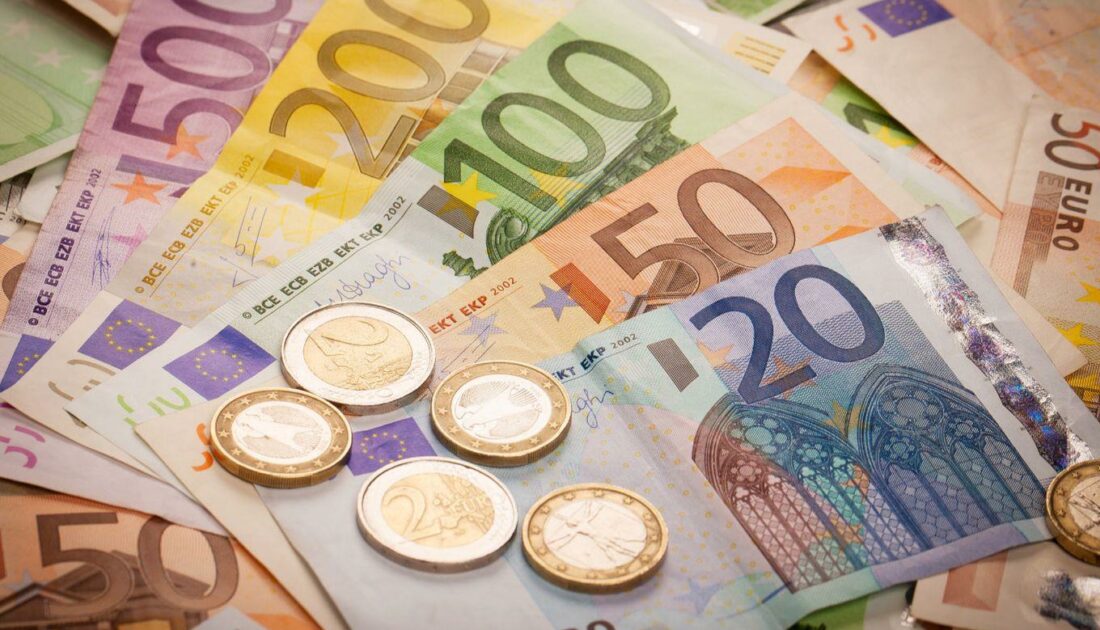 Euro Bölgesi çift haneli enflasyonla tanıştı