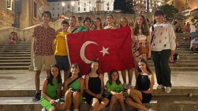 Bursalı müzisyen çocuklar vize krizini aşıp gittikleri Roma’dan 8 ödülle döndü