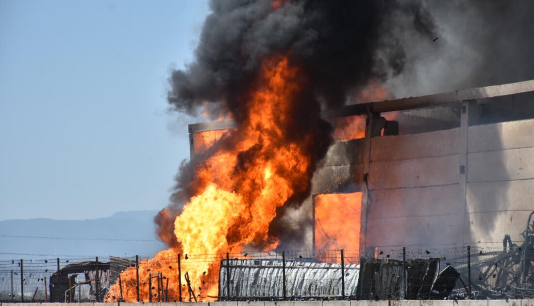İzmir’de fabrika yangını 5 saat sürdü
