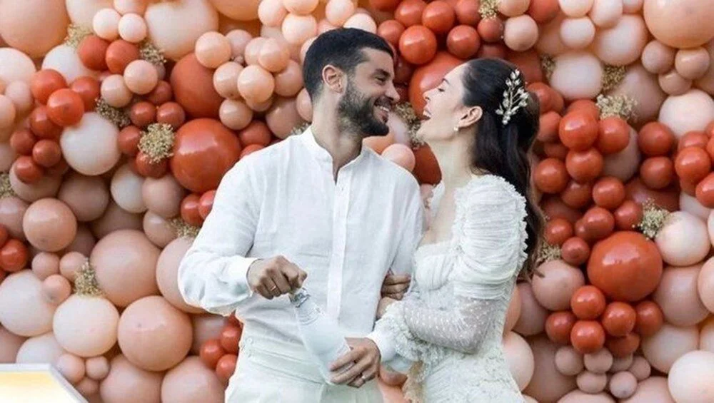 Oyuncu Berk Oktay ile Yıldız Çağrı Atiksoy evlendi