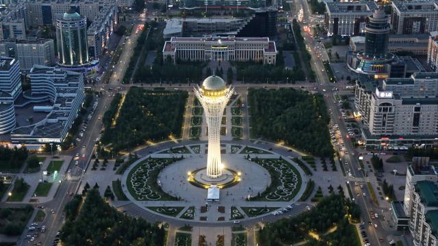 Kazakistan parlamentosu başkent isminin yeniden Astana olmasını onayladı