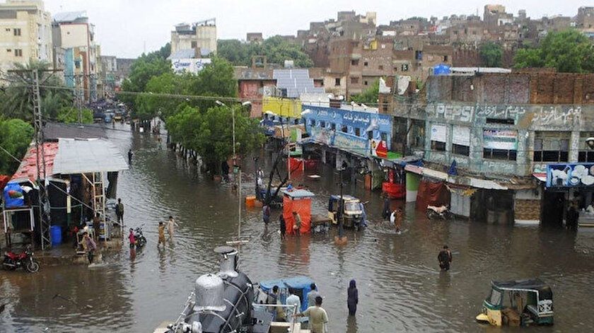 Pakistan’daki sel felaketinde can kaybı bin 400’e yükseldi