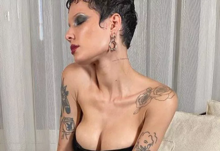 Halsey tanga üstüne transparan pantolon giydi!