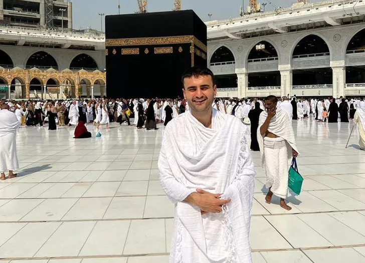 CZN Burak Umre’ye gitti