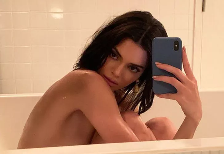 Kendall Jenner dövmeli fotoğrafını paylaştı