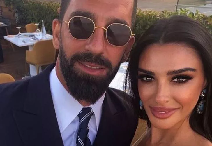 Arda Turan’ın mor farı alay konusu oldu
