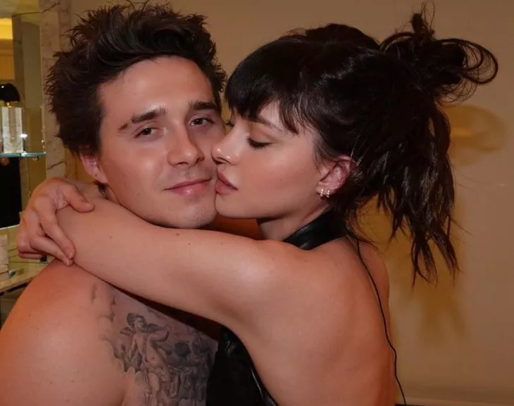 Brooklyn Beckham evlilik yıl dönümünü karısının çıplak fotoğrafıyla kutladı