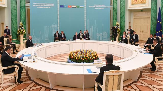 AB ve Orta Asya liderleri ilk kez bir arada