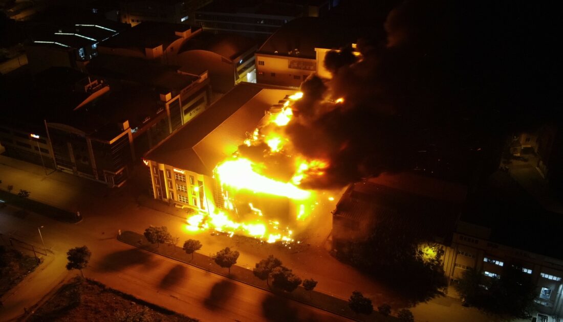 Bursa’da et deposunda çıkan yangın 3 saatte söndürüldü