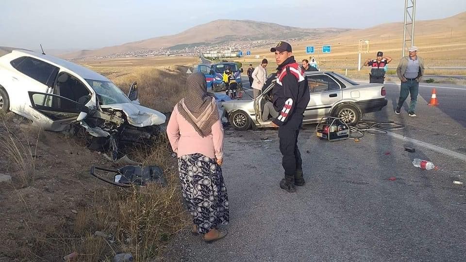 Konya’da feci kaza: 5 ölü, 2 ağır yaralı!