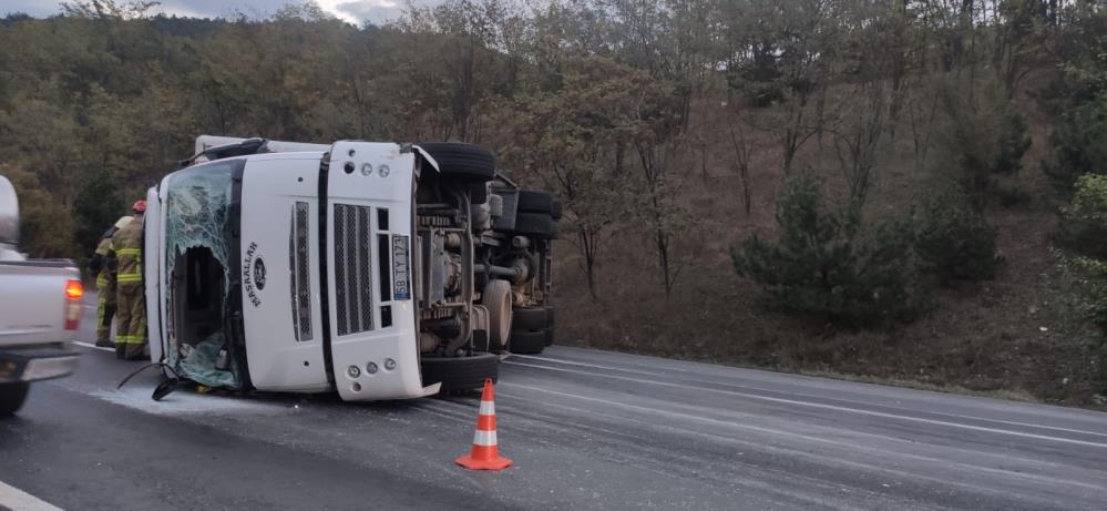 Bursa’da kamyon devrildi