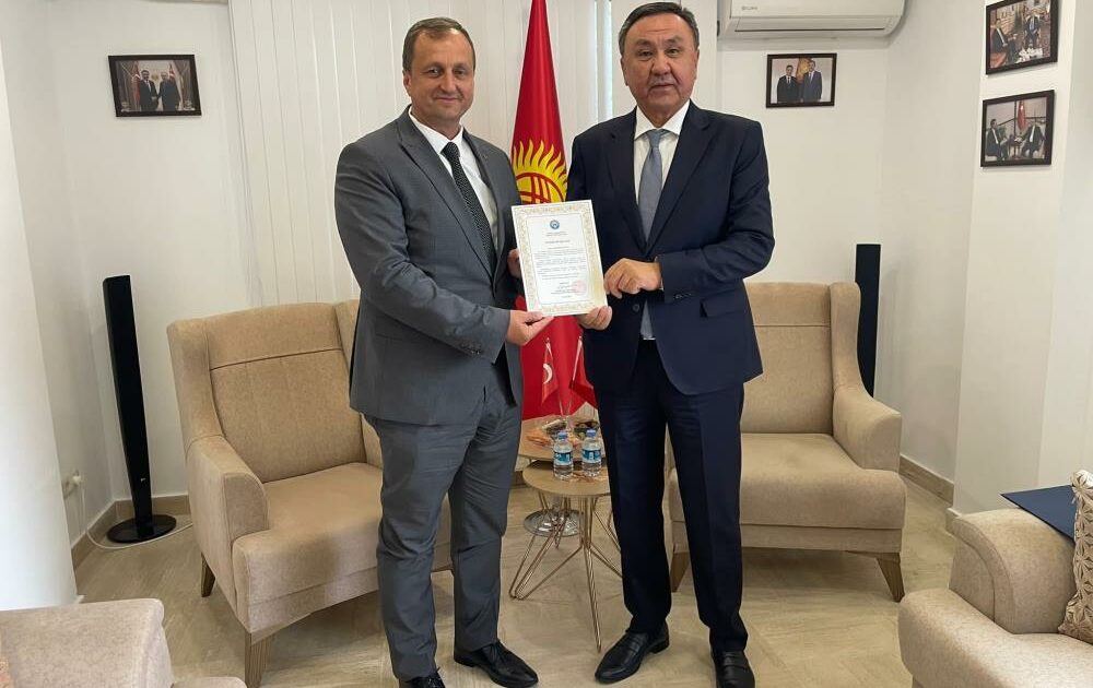 Kırgız Cumhuriyeti’nden Başkan Usta’ya teşekkür belgesi