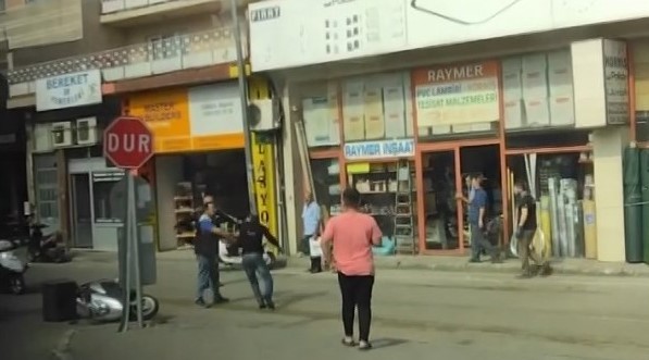 Bursa’da ilginç görüntüler! Fabrika yanarken…