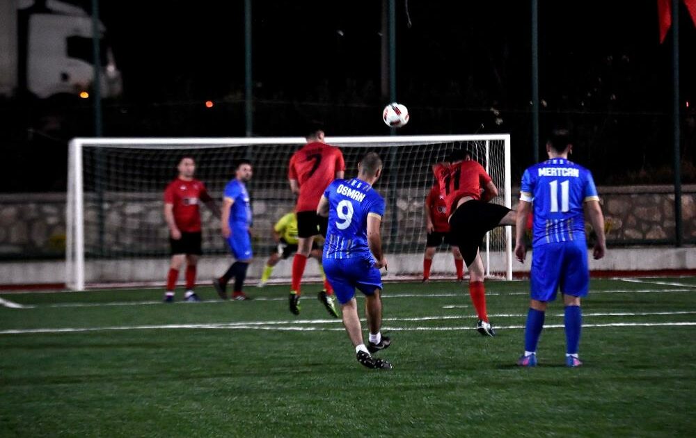 Osmangazi Belediyesi birimler arası futbol turnuvası başladı