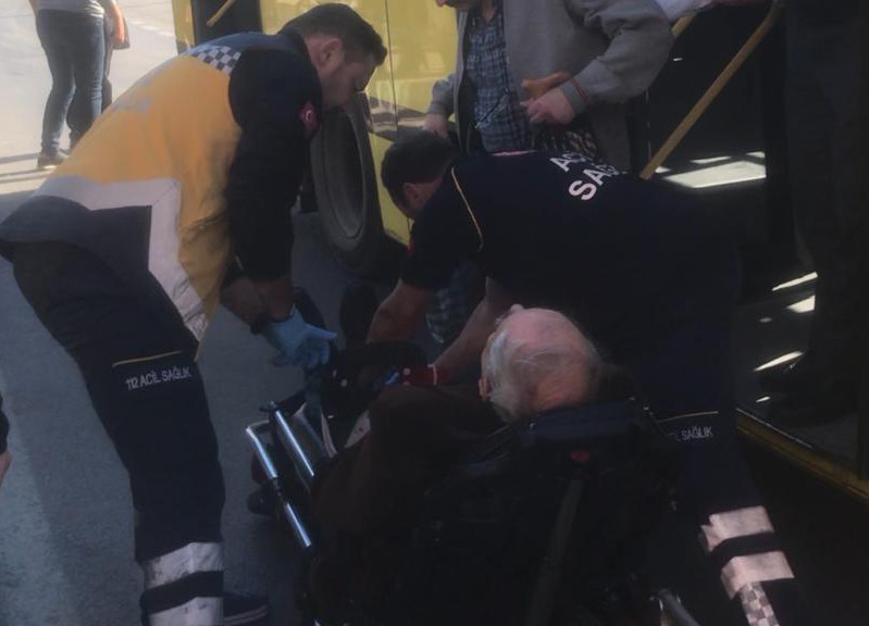 Bursa’da yaşlı adam otobüste rahatsızlandı