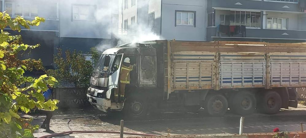 Bursa’da kamyon alevlere teslim oldu