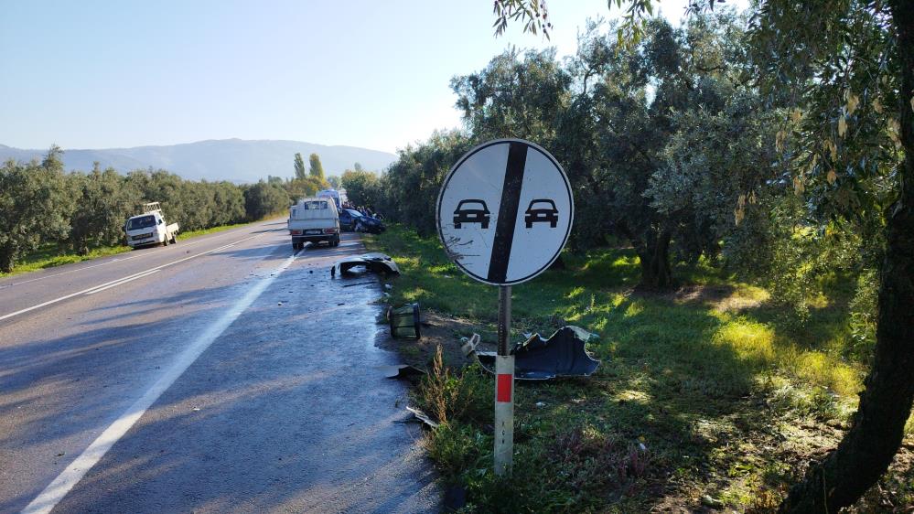 Bursa’da otomobil ilaç tankerine çarptı