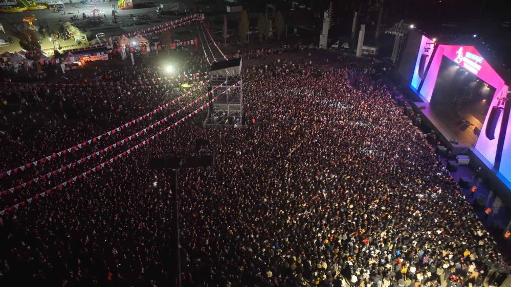 Cumhuriyetin başkentinde kutlamalar Duman konseriyle başladı