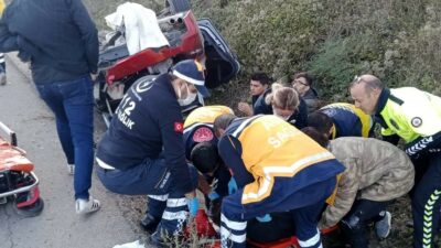 Bursa’da feci kaza… Kamyona çarpan otomobil kanala düştü: 1’i ağır 4 yaralı