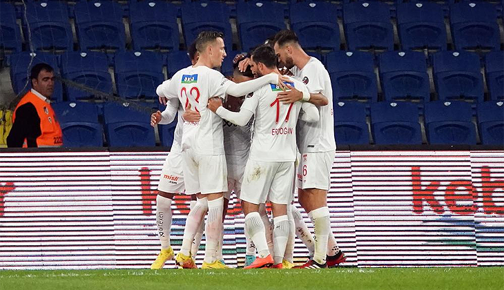 Başakşehir ilk yenilgisini, Sivasspor ilk galibiyetini aldı