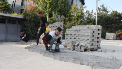 Mudanya’nın caddeleri ve sokakları beton parke ile kaplanıyor