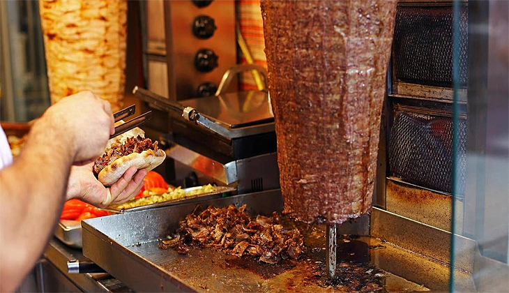 Scholz’a döner protestosu: 8 euro oldu