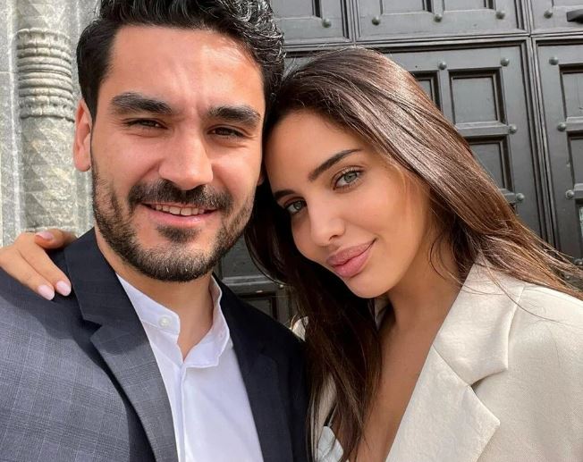 İlkay Gündoğan’ın eşi Sara Arfaoui Manchester’ı karıştırdı