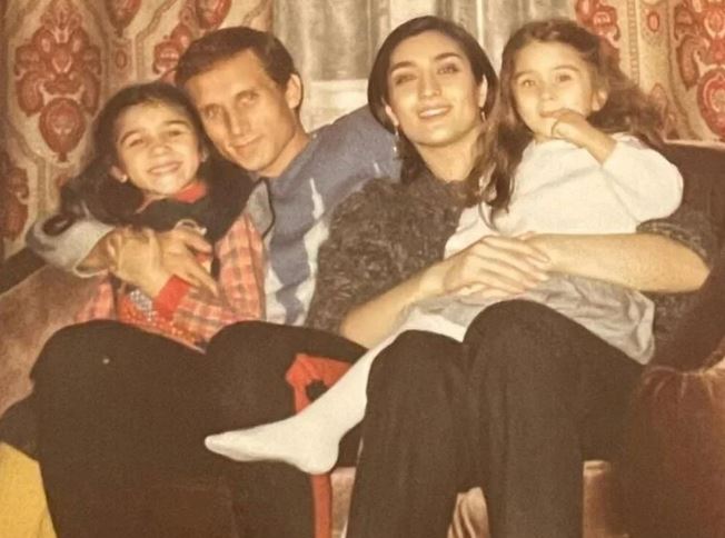 Ünlü model Ece Gürsel’den nostaljik aile fotoğrafı