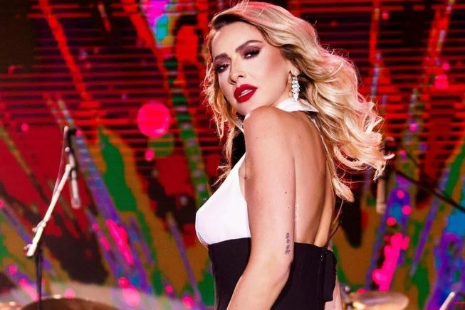 Hadise doğum gününü kutladı
