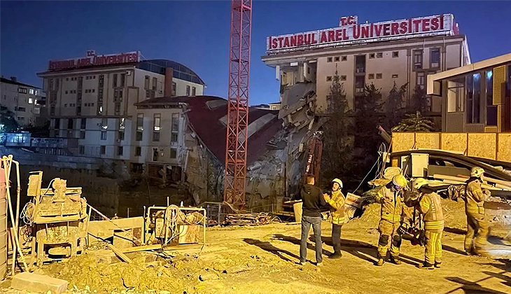 İstanbul’da üniversite binası çöktü