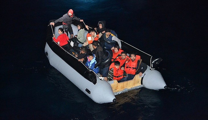 İzmir açıklarında 208 düzensiz göçmen kurtarıldı