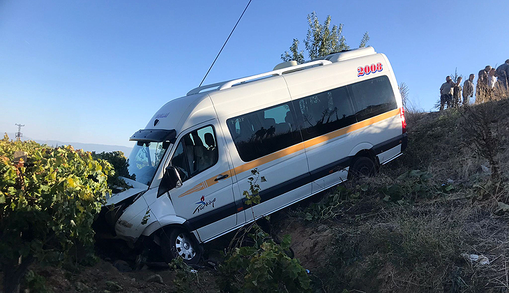 Manisa’da öğrenci servisi devrildi: 11 yaralı