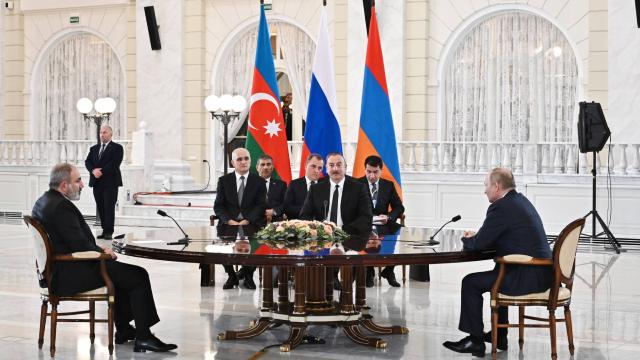 Putin, Aliyev ve Paşinyan, Soçi’de bir araya geldi