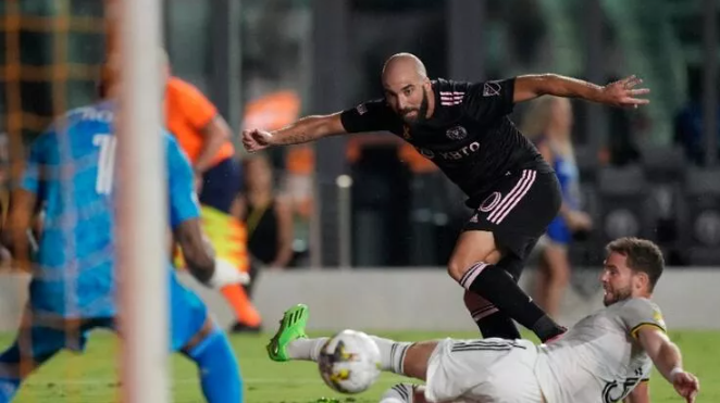 Gonzalo Higuain’den futbolu bırakma kararı